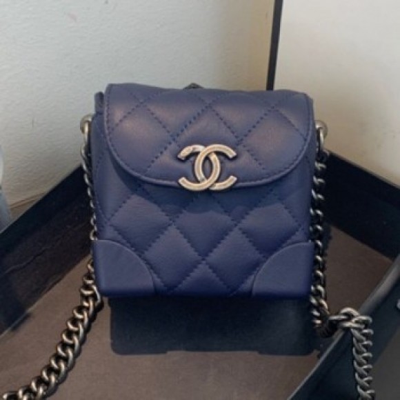 Chanel Quilted Leather Box Clutch with Chain Navy Blue 2019 Collection AQ02787 Chanel Quilted Leather Box Clutch with Chain Navy Blue 2019 Collection AQ02787