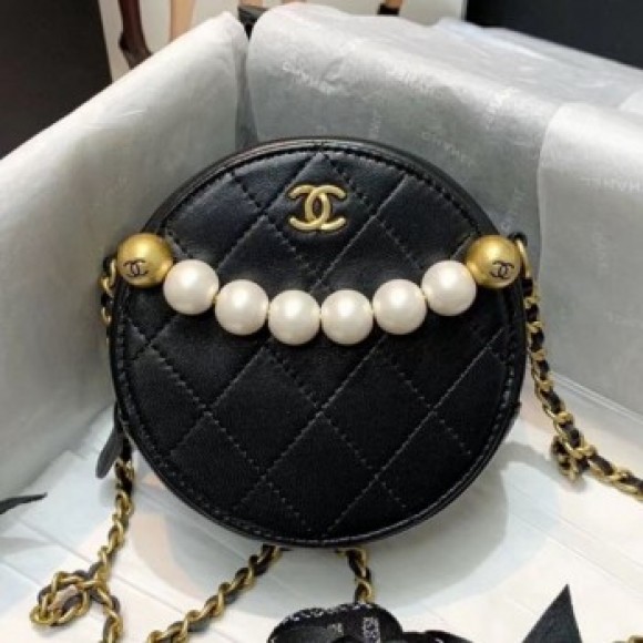 Chanel Quilted Leather Pearl Round Clutch with Chain Black 2019 Collection AQ03179 Chanel Quilted Leather Pearl Round Clutch with Chain Black 2019 Collection AQ03179