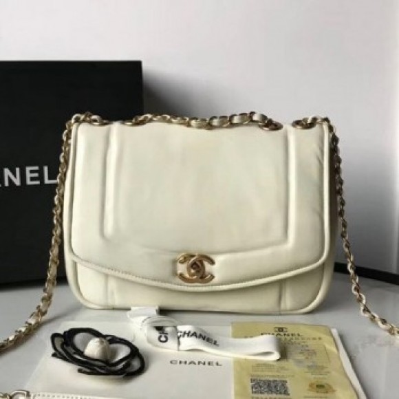 Chanel Lambskin Medium Flap Bag AS1178 White 2019 Collection AQ00999 Chanel Lambskin Medium Flap Bag AS1178 White 2019 Collection AQ00999