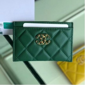 Chanel Quilted Lambskin Chain CC Card Holder AP0731 Green 2019 Collection AQ03863 Chanel Quilted Lambskin Chain CC Card Holder AP0731 Green 2019 Collection AQ03863