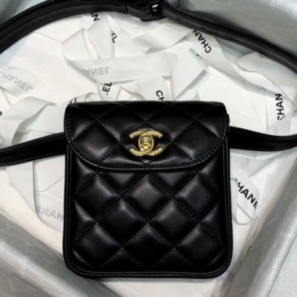 Chanel Vintage Quilted Lambskin Waist Bag A88861 Black 2020 Collection AQ03903 Chanel Vintage Quilted Lambskin Waist Bag A88861 Black 2020 Collection AQ03903