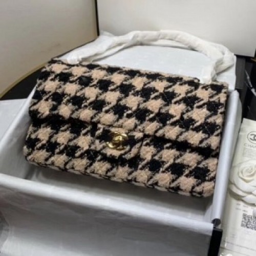 Chanel Houndstooth Tweed Medium Flap Bag Beige/Black 2019 Collection AQ02207 Chanel Houndstooth Tweed Medium Flap Bag Beige/Black 2019 Collection AQ02207