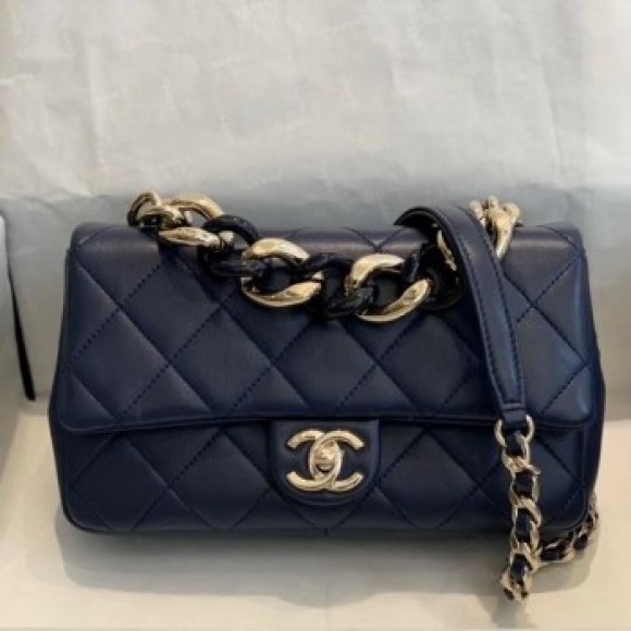 Chanel Quilted Lambskin Medium Flap Bag with Resin Chain AS1353 Navy Blue 2019 Collection AQ03799 Chanel Quilted Lambskin Medium Flap Bag with Resin Chain AS1353 Navy Blue 2019 Collection AQ03799