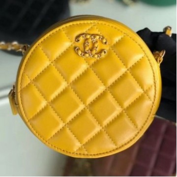 Chanel Quilted Lambskin Chain CC Round Clutch with Chain AP0725 Yellow 2019 Collection AQ01112 Chanel Quilted Lambskin Chain CC Round Clutch with Chain AP0725 Yellow 2019 Collection AQ01112