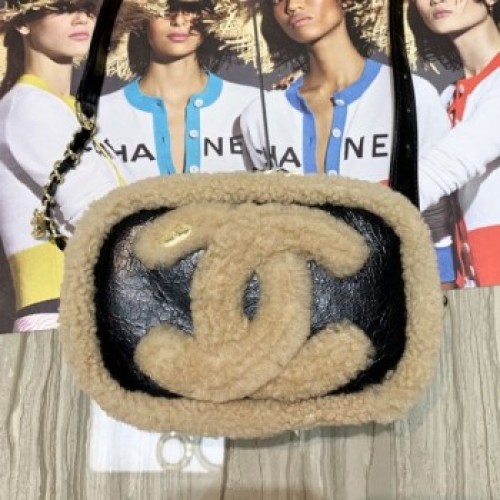 Chanel Shiny Crumpled Sheepskin and Shearling Sheepskin Waist Bag/Belt Bag AS0406 Beige 2019 Collection AQ00775 Chanel Shiny Crumpled Sheepskin and Shearling Sheepskin Waist Bag/Belt Bag AS0406 Beige 2019 Collection AQ00775