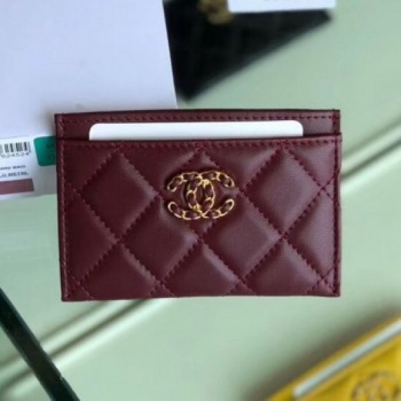 Chanel Quilted Lambskin Chain CC Card Holder AP0731 Burgundy 2019 Collection AQ04145 Chanel Quilted Lambskin Chain CC Card Holder AP0731 Burgundy 2019 Collection AQ04145