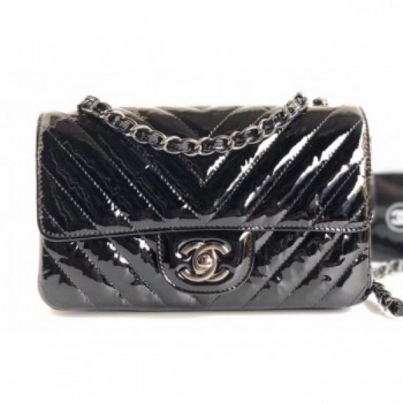 Chanel Patent Leather Small Classic Flap Bag A1116 Chevron Black AQ04096 Chanel Patent Leather Small Classic Flap Bag A1116 Chevron Black AQ04096
