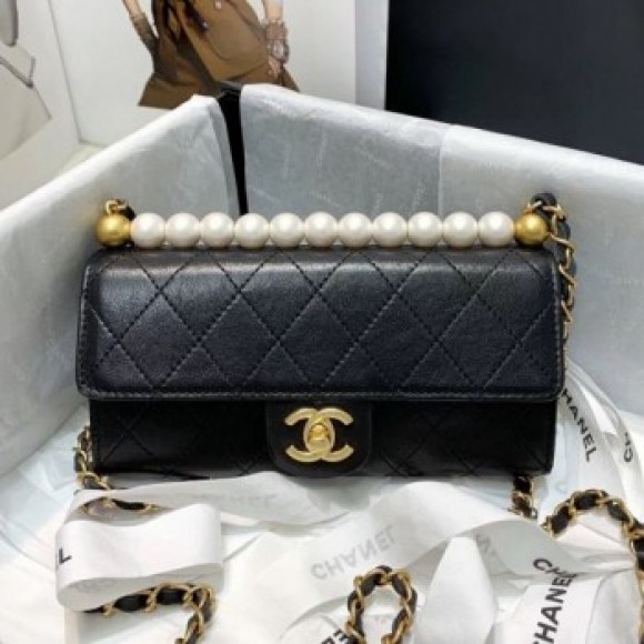 Chanel Quilted Leather Pearl Clutch with Chain AP1001 Black 2019 Collection AQ04290 Chanel Quilted Leather Pearl Clutch with Chain AP1001 Black 2019 Collection AQ04290