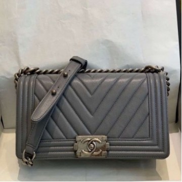 Chanel Chevron Grained Calfskin Medium Boy Flap Bag A67086 Gray/Vintage Silver 2019 Collection AQ02238