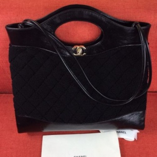 Chanel Quilted Velvet 31 Medium Shopping Bag Black 2019 Collection AQ03375 Chanel Quilted Velvet 31 Medium Shopping Bag Black 2019 Collection AQ03375