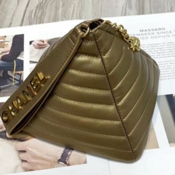 Chanel Metallic Lambskin Quilted Stripes Pyramid Clutch Bag AS0688 Gold 2019 Collection AQ02783 Chanel Metallic Lambskin Quilted Stripes Pyramid Clutch Bag AS0688 Gold 2019 Collection AQ02783