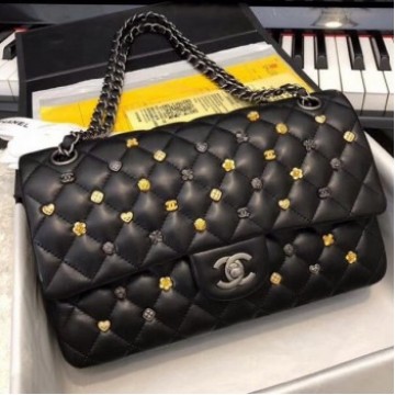 Chanel Lambskin 18k Charms Medium Classic Flap Bag A01112 Black 2018(Silver-Tone Metal) Collection AQ02015 Chanel Lambskin 18k Charms Medium Classic Flap Bag A01112 Black 2018(Silver-Tone Metal) Collection AQ02015