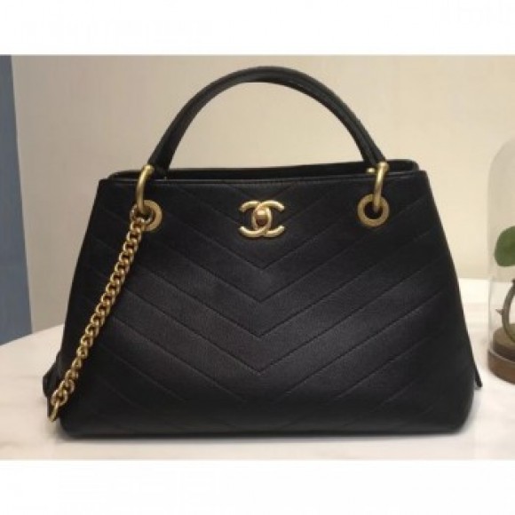 Chanel Calfskin Chevron Chic Small Shopping Bag A57150 Black 2018 AQ02205 Chanel Calfskin Chevron Chic Small Shopping Bag A57150 Black 2018 AQ02205