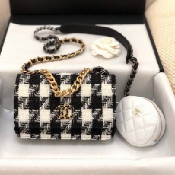 Chanel 19 Houndstooth Tweed Flap Bag and Coin Purse Black/White 2019 Collection AQ01183 Chanel 19 Houndstooth Tweed Flap Bag and Coin Purse Black/White 2019 Collection AQ01183