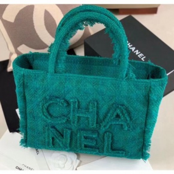 Chanel Wool Tweed Medium Zipped Shopping Bag AS0976 Green 2019 Collection AQ04373 Chanel Wool Tweed Medium Zipped Shopping Bag AS0976 Green 2019 Collection AQ04373