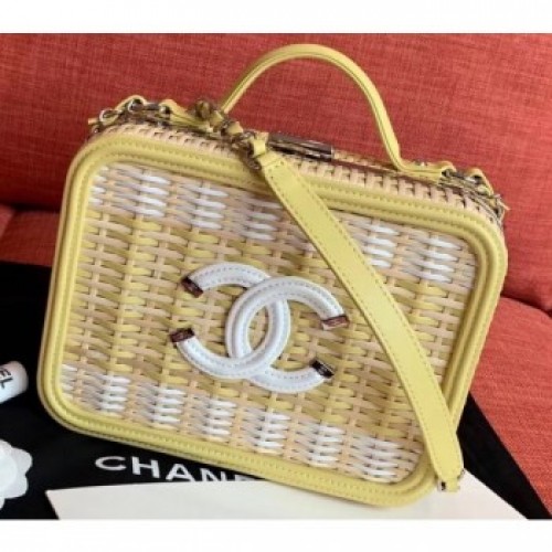 Chanel Rattan/Patent Calfskin CC Filigree Vanity Case Medium Bag A93343 Yellow 2019 AQ01948 Chanel Rattan/Patent Calfskin CC Filigree Vanity Case Medium Bag A93343 Yellow 2019 AQ01948