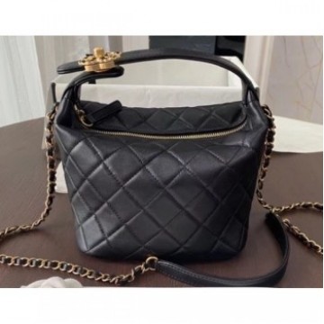 Chanel Quilted Large Hobo Clutch Bag AS1747 Black 2020 AQ03845 Chanel Quilted Large Hobo Clutch Bag AS1747 Black 2020 AQ03845