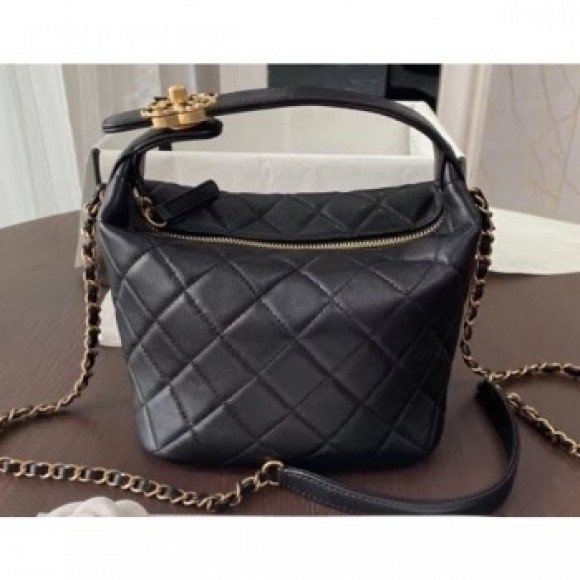 Chanel Quilted Large Hobo Clutch Bag AS1747 Black 2020 AQ03845 Chanel Quilted Large Hobo Clutch Bag AS1747 Black 2020 AQ03845