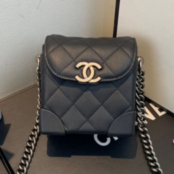 Chanel Quilted Leather Box Clutch with Chain Black 2019 Collection AQ03904 Chanel Quilted Leather Box Clutch with Chain Black 2019 Collection AQ03904