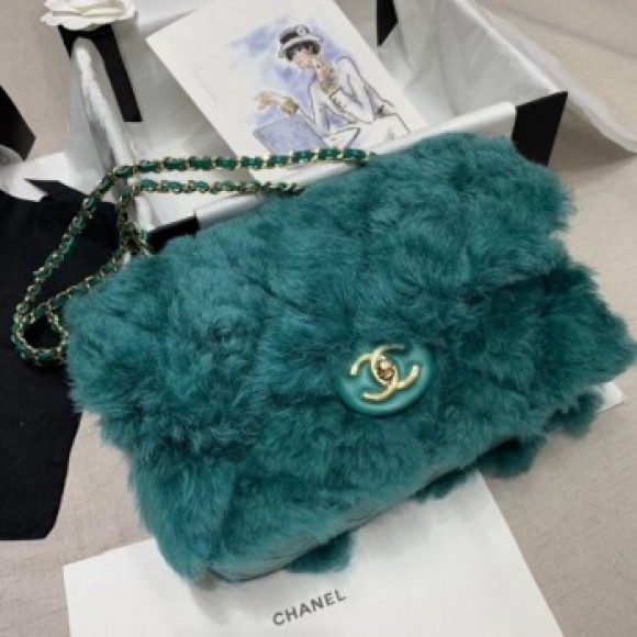 Chanel Shearling Lambskin Medium Flap Bag AS1063 Green 2019 Collection AQ04261 Chanel Shearling Lambskin Medium Flap Bag AS1063 Green 2019 Collection AQ04261