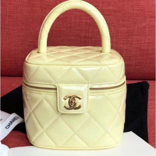Chanel Vintage Vanity Case Bag Patent Yellow 2019 AQ01317 Chanel Vintage Vanity Case Bag Patent Yellow 2019 AQ01317