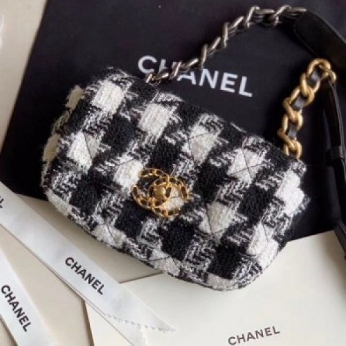Chanel Houndstooth Tweed 19 Belt Bag/Waist Bag AS1163 White/Black 2019 Collection AQ03087 Chanel Houndstooth Tweed 19 Belt Bag/Waist Bag AS1163 White/Black 2019 Collection AQ03087
