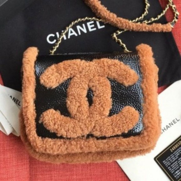 Chanel Shearling Sheepskin and Vintage Leather Flap Bag AS0321 Black/Brown 2019 Collection AQ03423 Chanel Shearling Sheepskin and Vintage Leather Flap Bag AS0321 Black/Brown 2019 Collection AQ03423