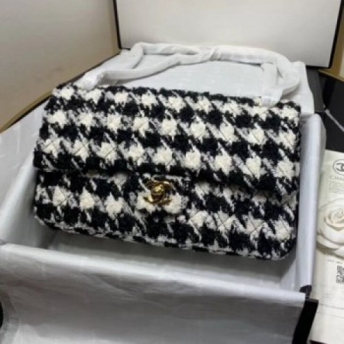 Chanel Houndstooth Tweed Medium Flap Bag Black/White 2019 Collection AQ03578 Chanel Houndstooth Tweed Medium Flap Bag Black/White 2019 Collection AQ03578