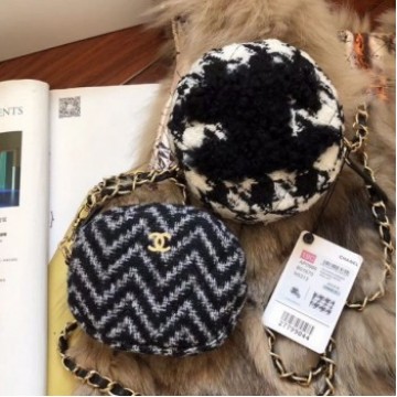 Chanel Houndstooth Wave Tweed 19 Clutch with Chain &amp; Coin Purse AP0986 White/Black 2019 Collection AQ03743