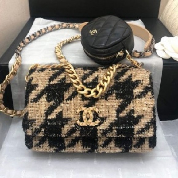 Chanel 19 Houndstooth Tweed Flap Bag and Coin Purse Black/Beige 2019 Collection AQ01587 Chanel 19 Houndstooth Tweed Flap Bag and Coin Purse Black/Beige 2019 Collection AQ01587