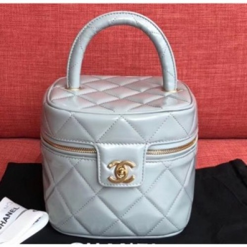 Chanel Vintage Vanity Case Bag Pearl Gray 2019 AQ04222 Chanel Vintage Vanity Case Bag Pearl Gray 2019 AQ04222