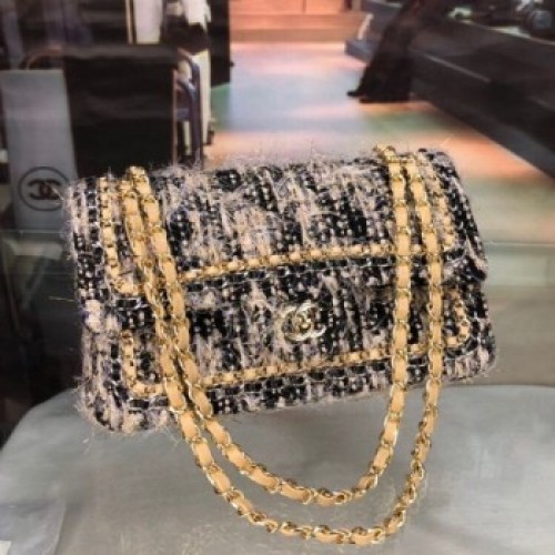 Chanel Tweed Medium Flap Bag Black/Nude 2019 Collection AQ01754 Chanel Tweed Medium Flap Bag Black/Nude 2019 Collection AQ01754