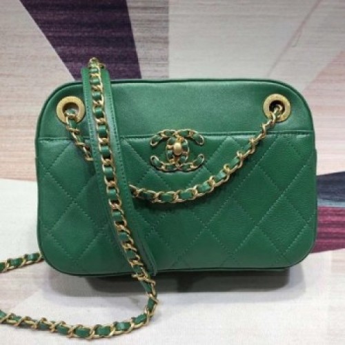 Chanel Quilted Lambskin Chain CC Camera Case AS0971 Green 2019 Collection AQ04306 Chanel Quilted Lambskin Chain CC Camera Case AS0971 Green 2019 Collection AQ04306