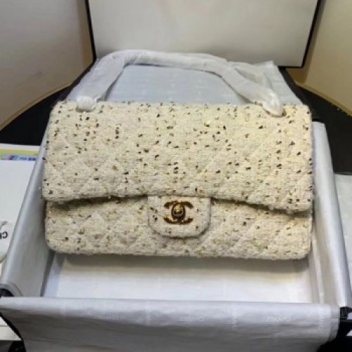 Chanel Tweed Lurex Medium Flap Bag White/Gold 2019 Collection AQ03118 Chanel Tweed Lurex Medium Flap Bag White/Gold 2019 Collection AQ03118