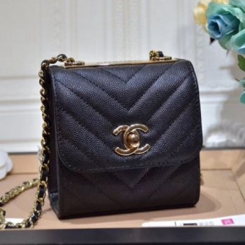 Chanel Chevron Grained Calfskin Clutch with Chain A81633 Black 2019 Collection AQ04047