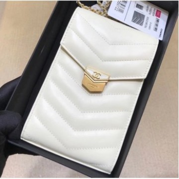 Chanel Chevron Vintage Logo Calfskin Clutch with Chain Phone Bag A81226 White 2018 AQ03952 Chanel Chevron Vintage Logo Calfskin Clutch with Chain Phone Bag A81226 White 2018 AQ03952