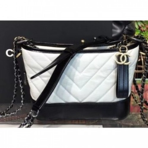 Chanel Chevron Gabrielle Small Hobo Bag A91810 White/Black 2018 AQ00749 Chanel Chevron Gabrielle Small Hobo Bag A91810 White/Black 2018 AQ00749