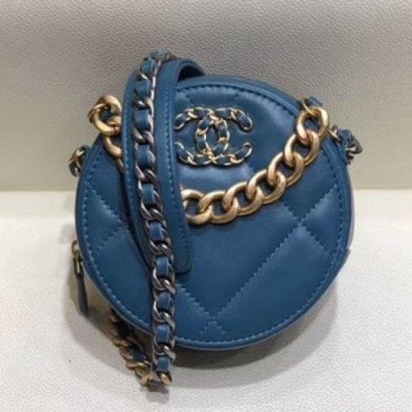 Chanel Maxi-Quilted Lambskin Round Clutch with Chain Blue 2019 Collection AQ03274 Chanel Maxi-Quilted Lambskin Round Clutch with Chain Blue 2019 Collection AQ03274