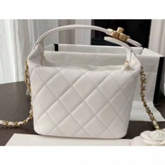 Chanel Quilted Small Hobo Clutch Bag AS1745 White 2020 AQ00979 Chanel Quilted Small Hobo Clutch Bag AS1745 White 2020 AQ00979