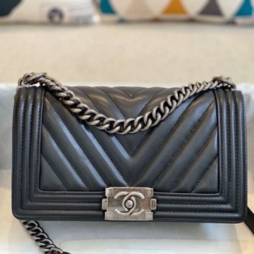 Chanel Chevron Lambskin Medium Boy Flap Bag A67086 Black/Vintage Silver 2019 Collection AQ01792