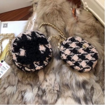 Chanel Houndstooth Tweed 19 Clutch with Chain & Coin Purse AP0986 Beige/Black 2019 Collection AQ02987 Chanel Houndstooth Tweed 19 Clutch with Chain & Coin Purse AP0986 Beige/Black 2019 Collection AQ02987