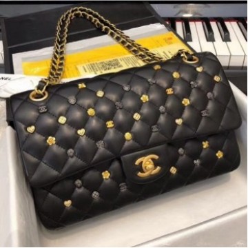 Chanel Lambskin 18k Charms Medium Classic Flap Bag A01112 Black 2018(Gold-Tone Metal) Collection AQ01200 Chanel Lambskin 18k Charms Medium Classic Flap Bag A01112 Black 2018(Gold-Tone Metal) Collection AQ01200