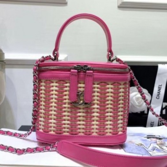Chanel Rattan Woven Small Vanity Case AS1352 Pink/Beige 2020 Collection AQ02537 Chanel Rattan Woven Small Vanity Case AS1352 Pink/Beige 2020 Collection AQ02537
