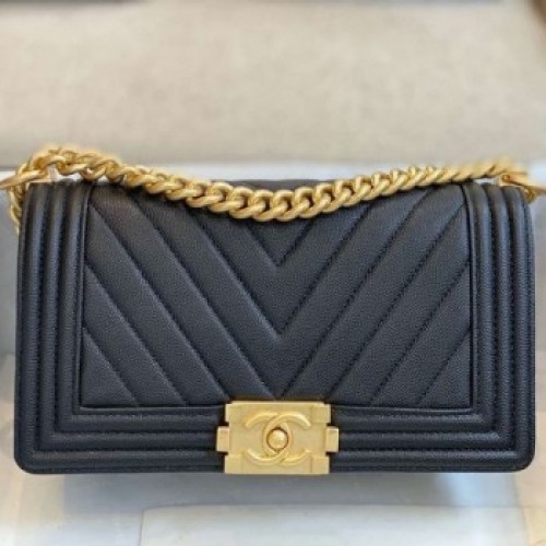 Chanel Chevron Grained Calfskin Medium Boy Flap Bag A67086 Black/Bright Gold 2019 Collection AQ01270