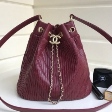 Chanel Chevron Pleated Bucket Bag Burberrygundy 2019 Collection AQ00530 Chanel Chevron Pleated Bucket Bag Burberrygundy 2019 Collection AQ00530