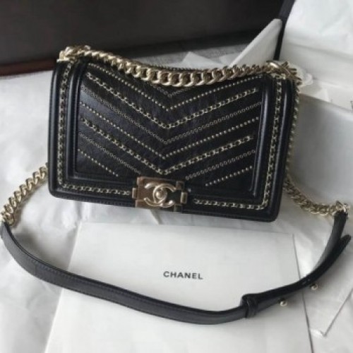 Chanel Crumpled Calfskin Medium Boy Chanel Bag A67086 Black 2018(Gold-Tone Metal) AQ04317 Chanel Crumpled Calfskin Medium Boy Chanel Bag A67086 Black 2018(Gold-Tone Metal) AQ04317