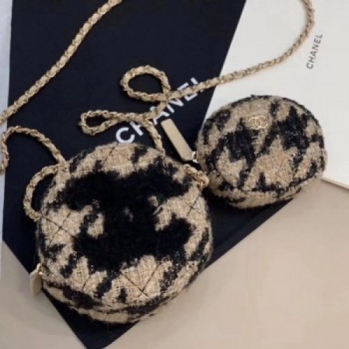 Chanel CC Houndstooth Tweed Clutch with Chain & Coin Purse AP0986 Beige/Black 2019 Collection AQ00895 Chanel CC Houndstooth Tweed Clutch with Chain & Coin Purse AP0986 Beige/Black 2019 Collection AQ00895