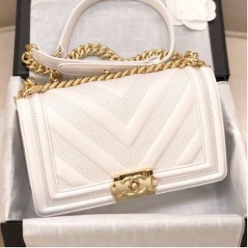 Chanel Calfskin Patchwork Chevron Medium Boy Flap Bag A67086 White 2019 Collection AQ01951 Chanel Calfskin Patchwork Chevron Medium Boy Flap Bag A67086 White 2019 Collection AQ01951