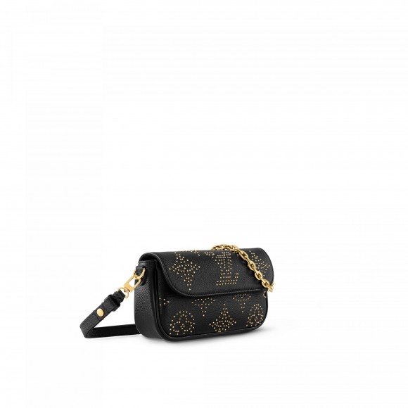 l**is V*t*n m82653 wallet on chain lily black