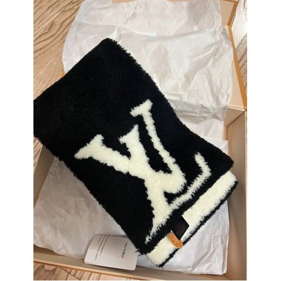 l**is V*t*n m79399 comfy black white scarf